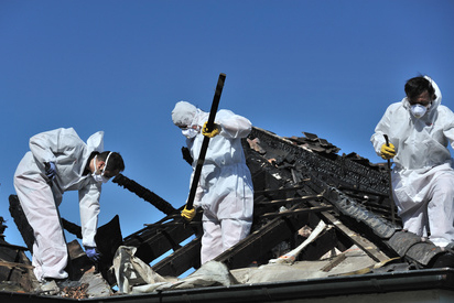 Entsorgung von Asbestplatten nach Gebäudebrand