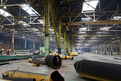 Demontagetechnik - Industriehalle mit Demontagearbeiten